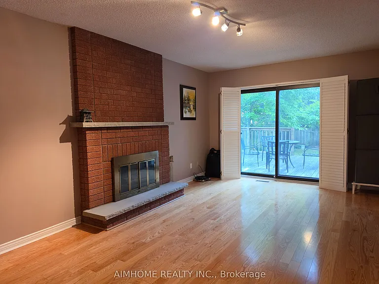 49 Holbrook Ct — Photo 6