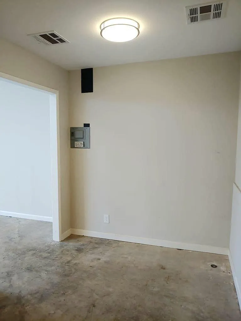 Building Photo - 5265 Fountain Ave #102