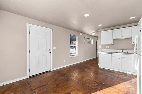 728 NW Newport Ave #2-D Photo 1