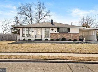 2 Larkin Rd, Burlington, NJ 08016