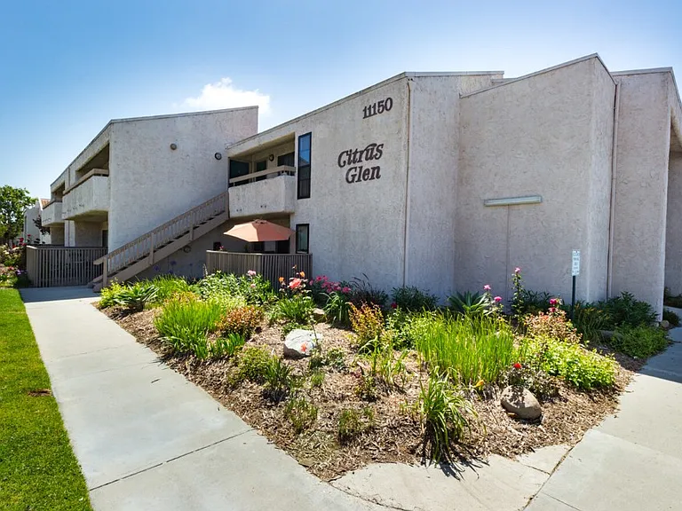 Citrus Glen Apartments — Photo 1