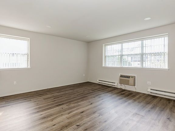 4th image of 700 Justine Ct #1-404