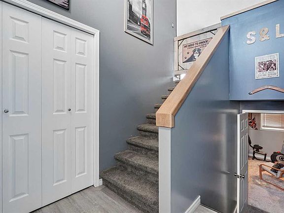 3rd image of 609 Maple Pl N