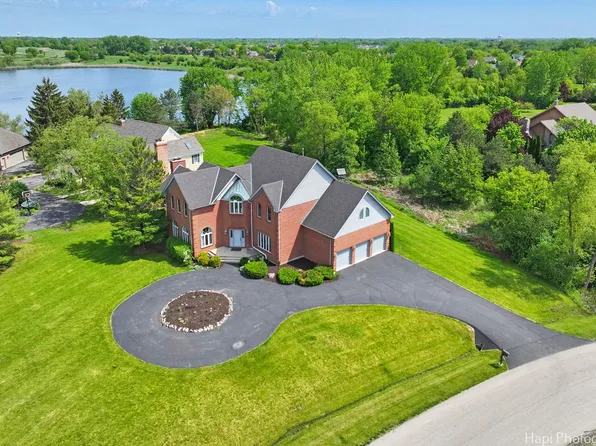 26815 N Longmeadow Cir, Mundelein, IL 60060