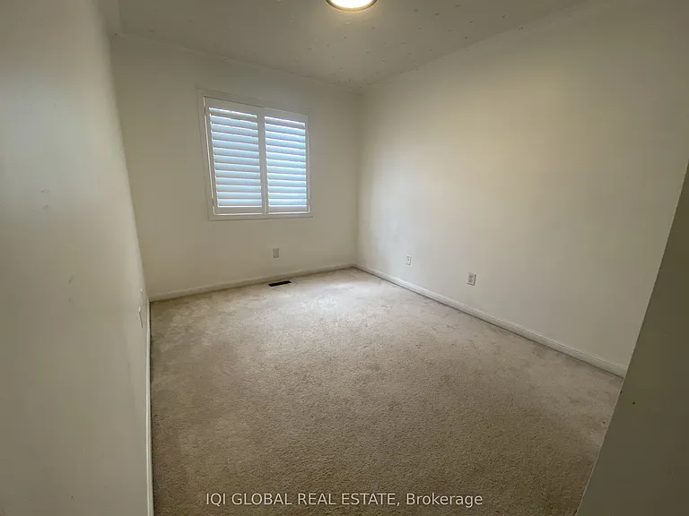 8 Bonello Cres — Photo 17
