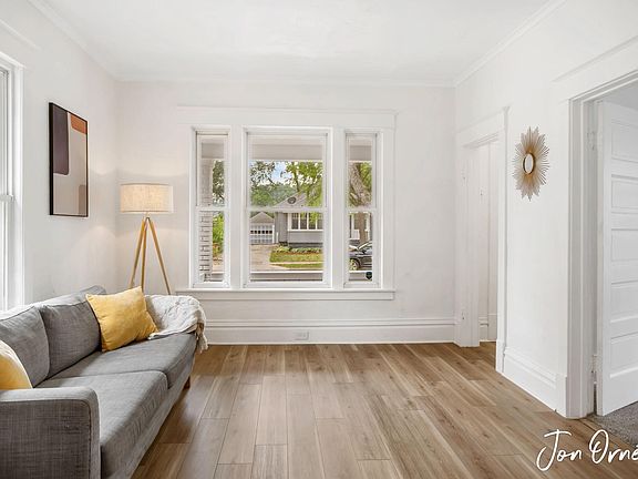 3rd image of 125 W 18th St