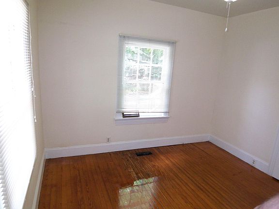 4th image of 103 Rotary Ave