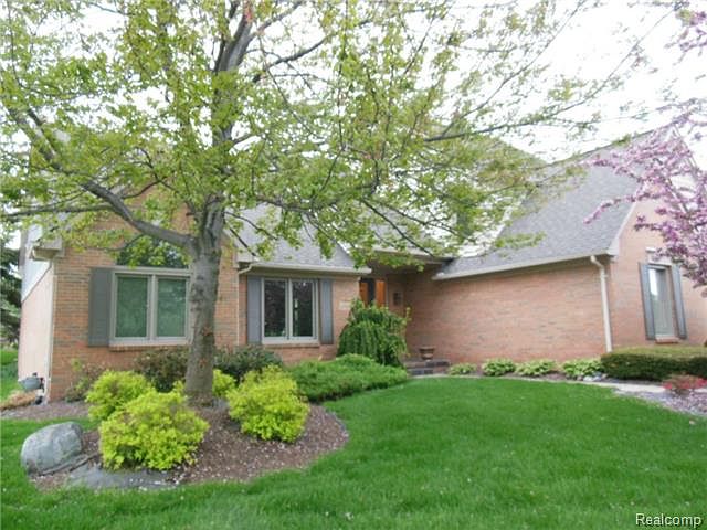 1st image of 48162 Park Lane Ct