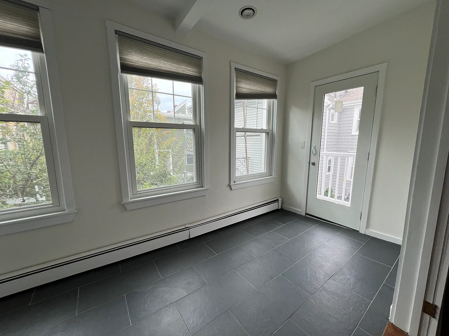 2 bed, 1077 sqft, $3,300 — Photo 2