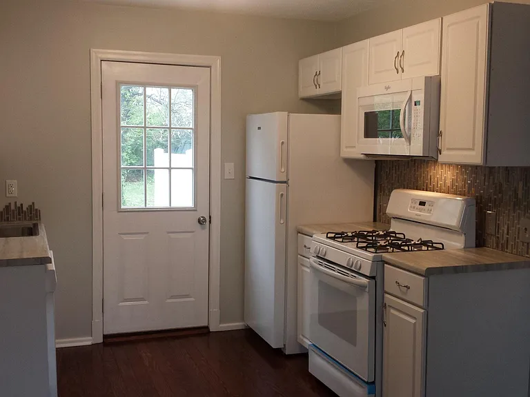 3437 Manhattan Ave — Photo 5