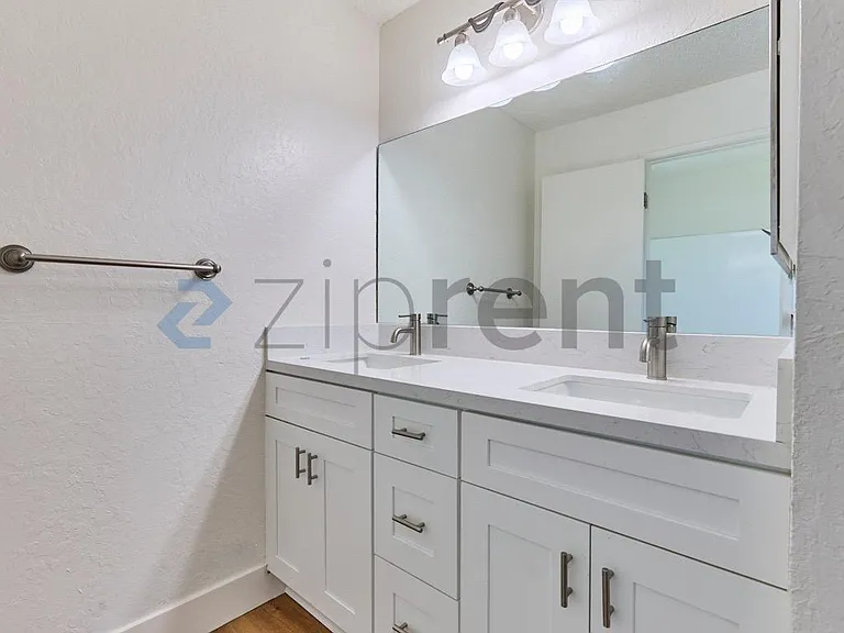 213 E Acacia St #A — Photo 23
