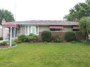 23816 Grove St, Saint Clair Shores, MI 48080