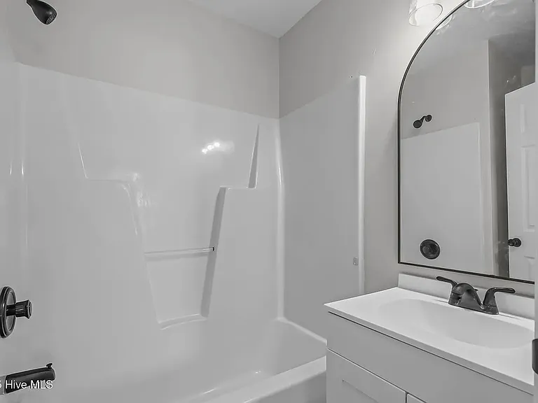212 Lawson St — Photo 8
