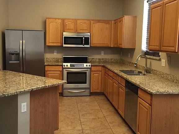 5th image of 3132 W Saint Anne Ave