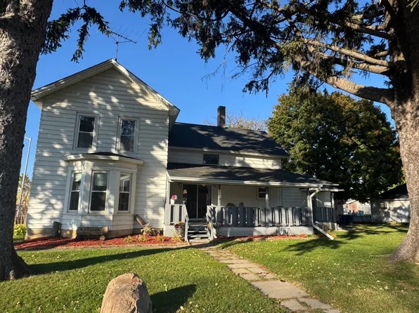 113 E 7th St, Saint Charles, MN 55972