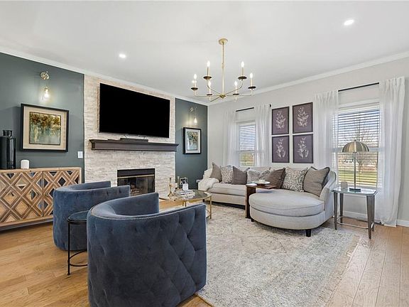 2nd image of 225 SW Seagull St