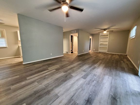 4th image of 119 River Oaks St