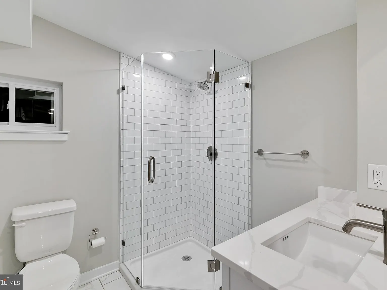 2 bed, 1.0 bath, 825 sqft, $1,600 — Photo 1