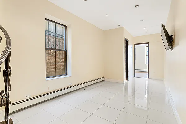 Rented by Safdie Realty Group | media 12