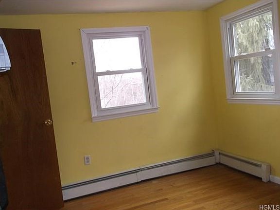 3rd image of 11 Delilah Ln
