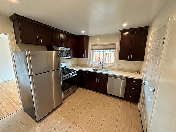 4th image of 717 Ehrhorn Ave #B