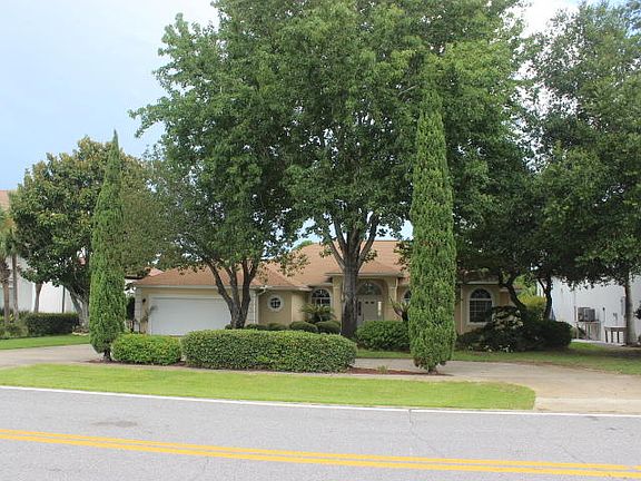 2nd image of 132 Country Club Dr W