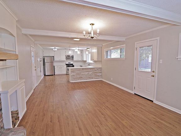 5th image of 803 Erin Ave