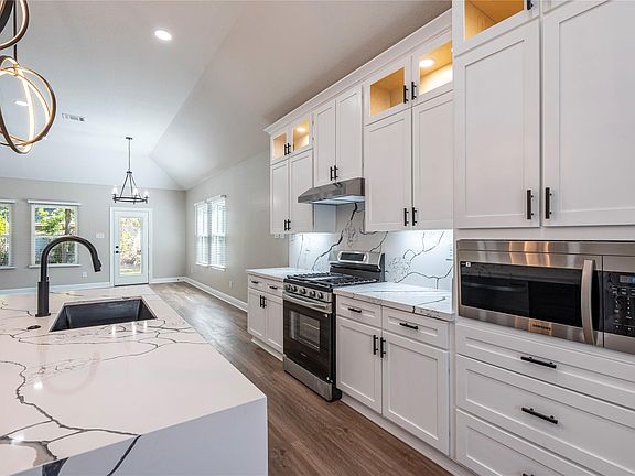 5th image of 8125 Wetherby Ln