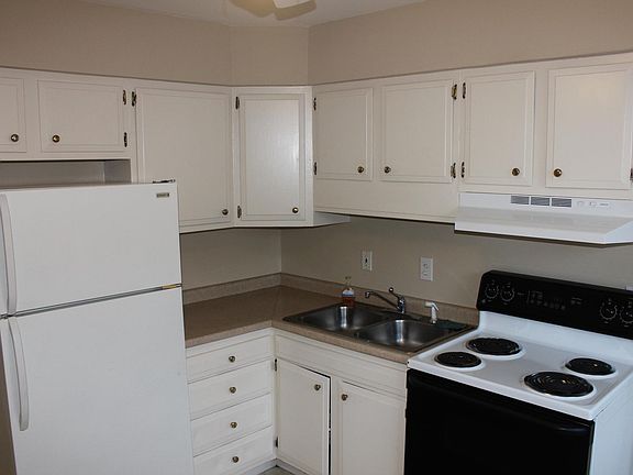 2nd image of 409 N C St APT 2