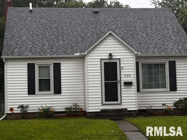 735 N 8th Ave, Canton, IL 61520
