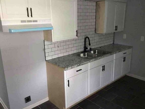 4th image of 807 N 5th St