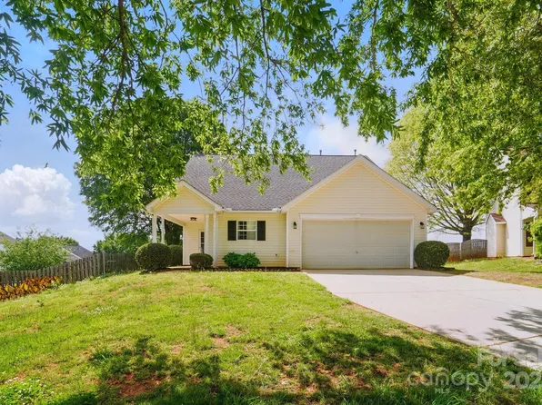 9711 Castle Terrace Ct, Charlotte, NC 28215