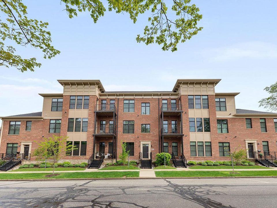 1st image of 354 Chicago St #200