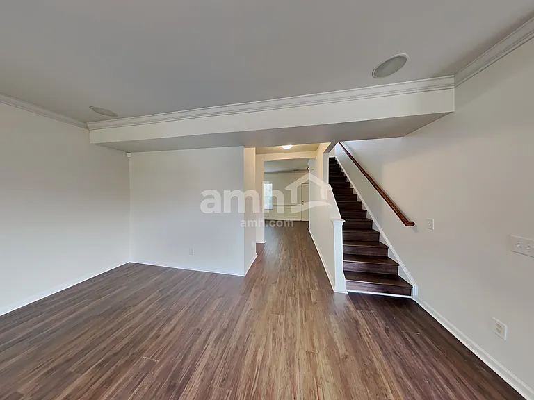 661 Wolfeboro Ln — Photo 7