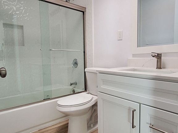 4th image of 3756-3762 Poinciana Dr #3756-6