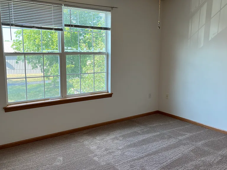 90 E Jefferson St #8 — Photo 4
