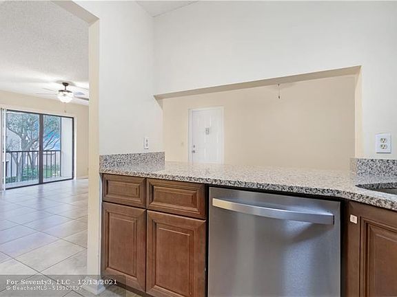 4th image of 208 Foxtail Dr APT B2