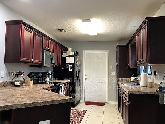 5th image of 702 Oaklawn St