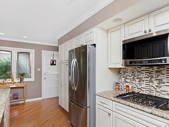 3rd image of 2737 Orchard Ln