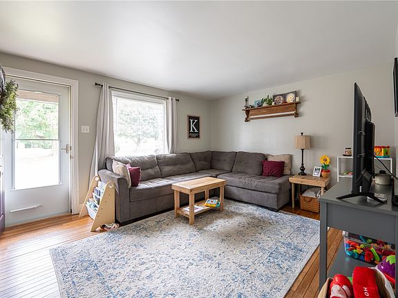 4th image of 1581 Longview Dr