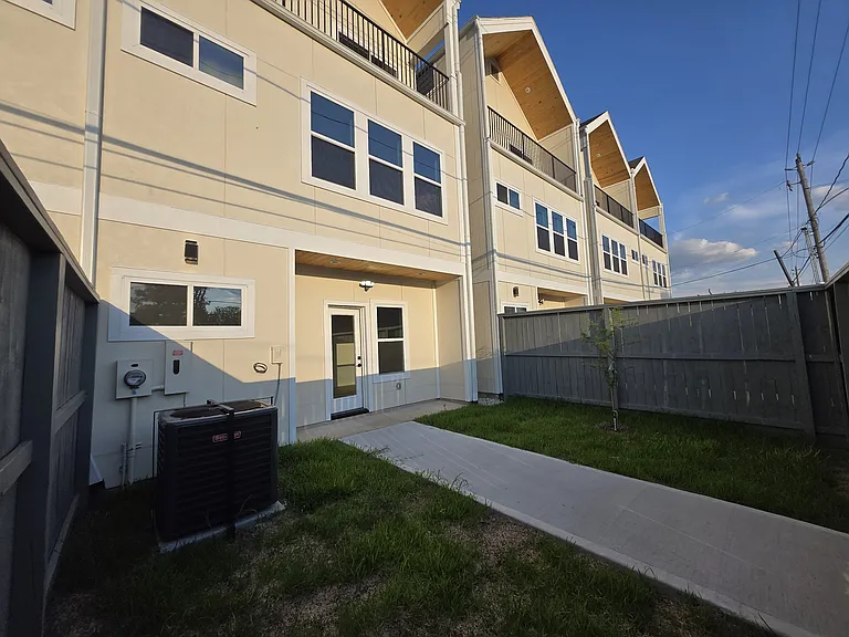 3802 Yale St — Photo 34
