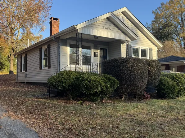 221 Briggs Ave, Greenwood, SC 29649