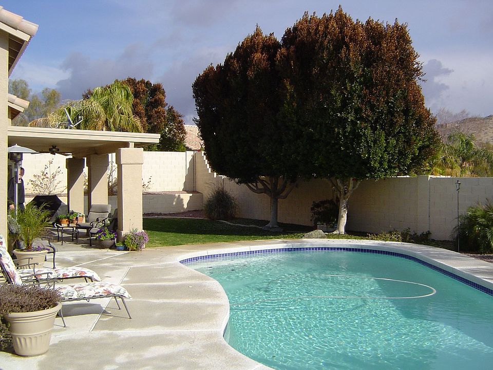 PRIVATE 9012SQ FT LOT!