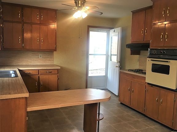 5th image of 106 Withers Cir