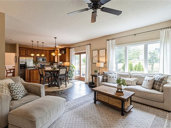 3rd image of 7526 Barnsley Dr