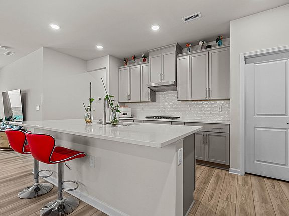 4th image of 203 Red Valor St