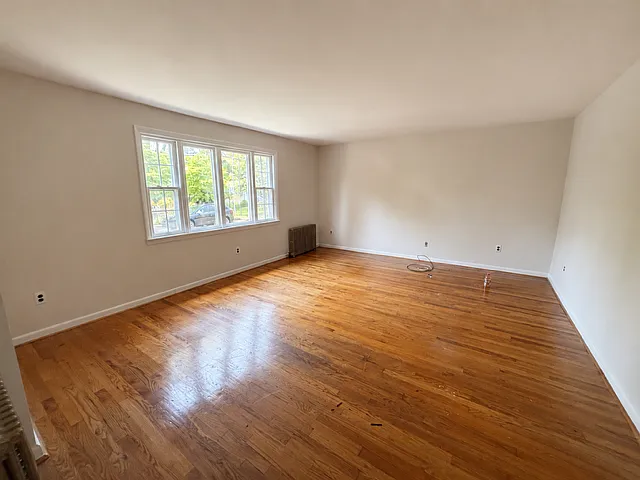 135 W Oakland Ave — Photo 4