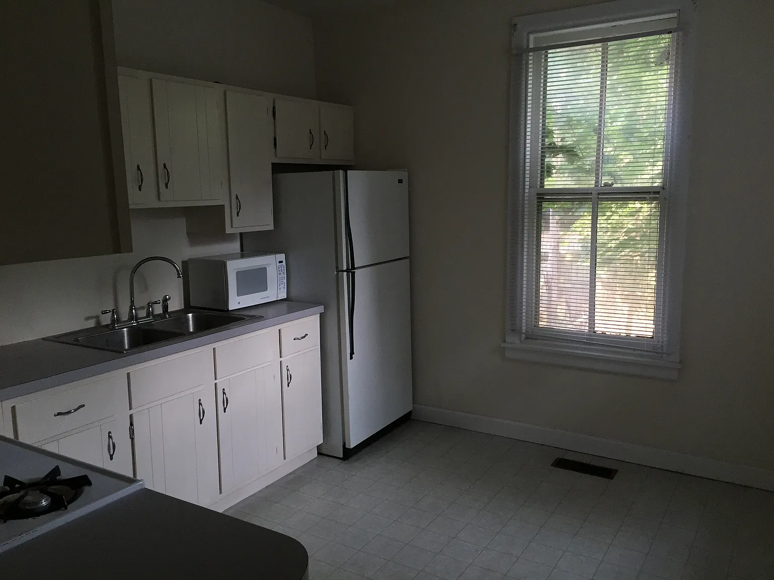 2 bed, 950 sqft, $1,695 — Photo 3