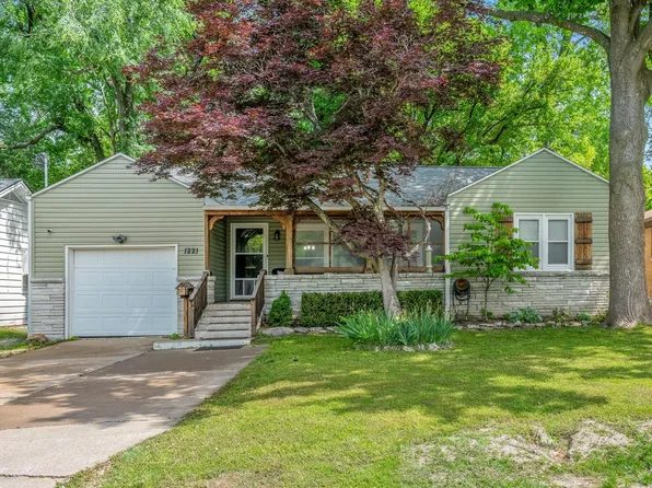 1221 E Cozy Street, Springfield, MO 65804