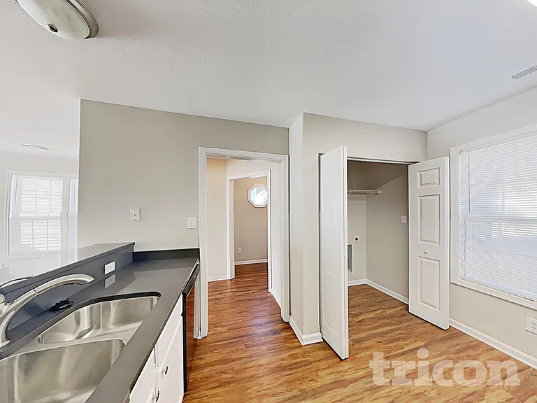 4504 Valendra Dr — Photo 6